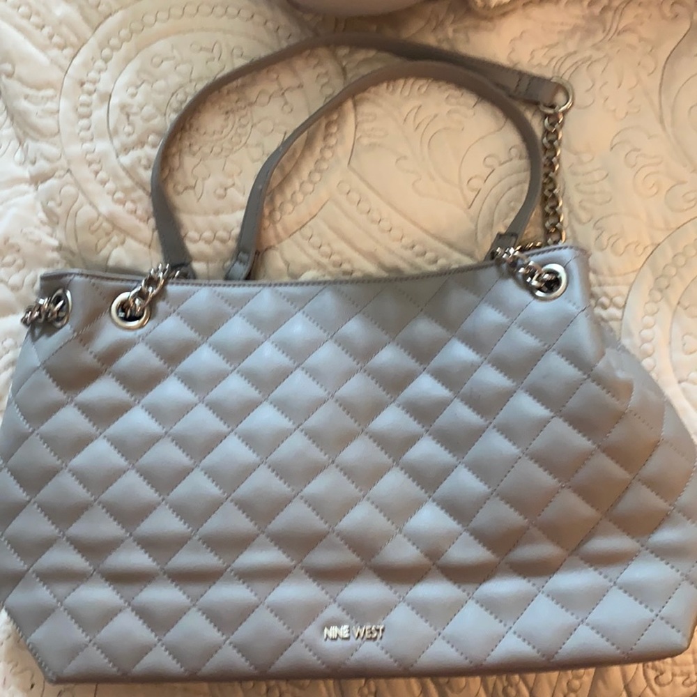 This purse has only been carried 1x. Basically new